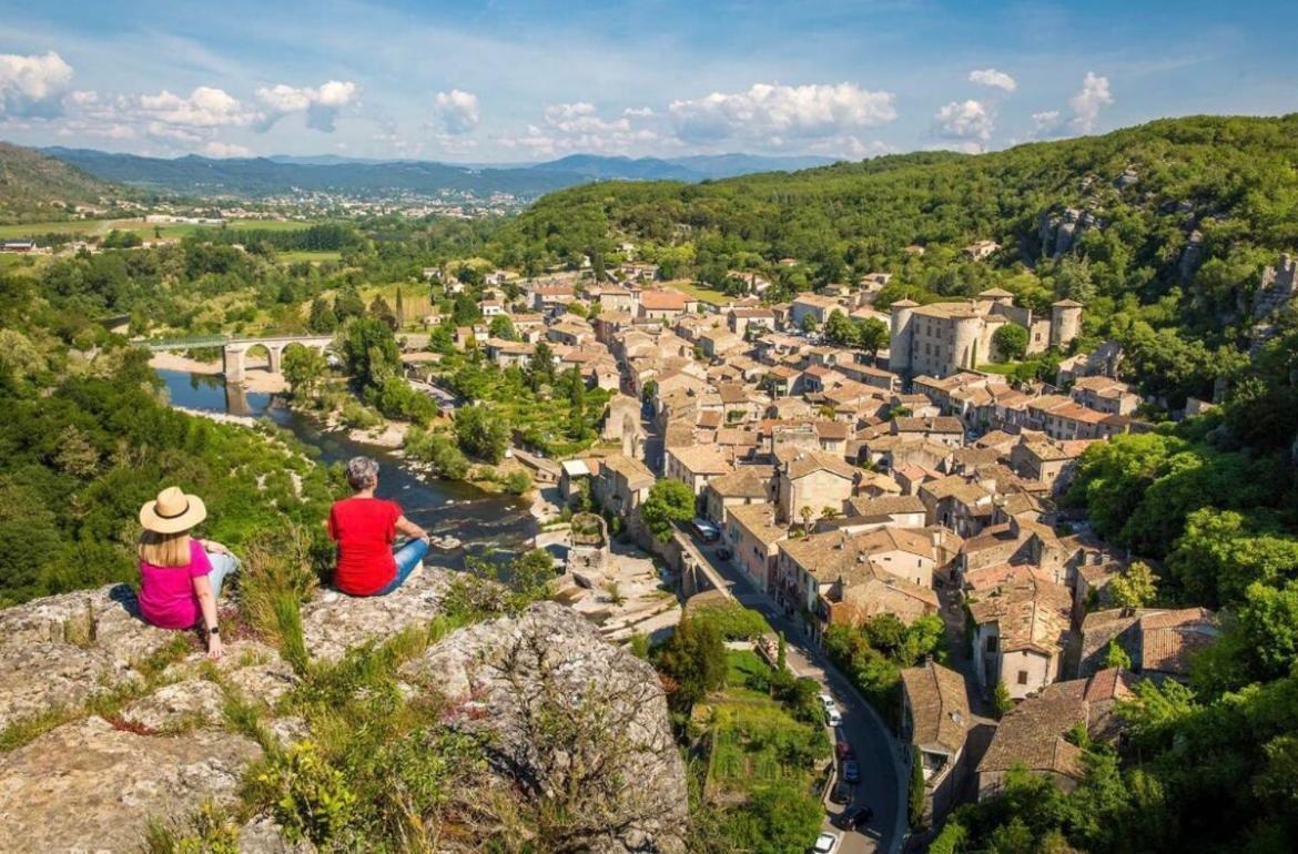 Escapade Ardechoise - Parking Gratuit - Chateau A 2 Pas Aubenas Ngoại thất bức ảnh