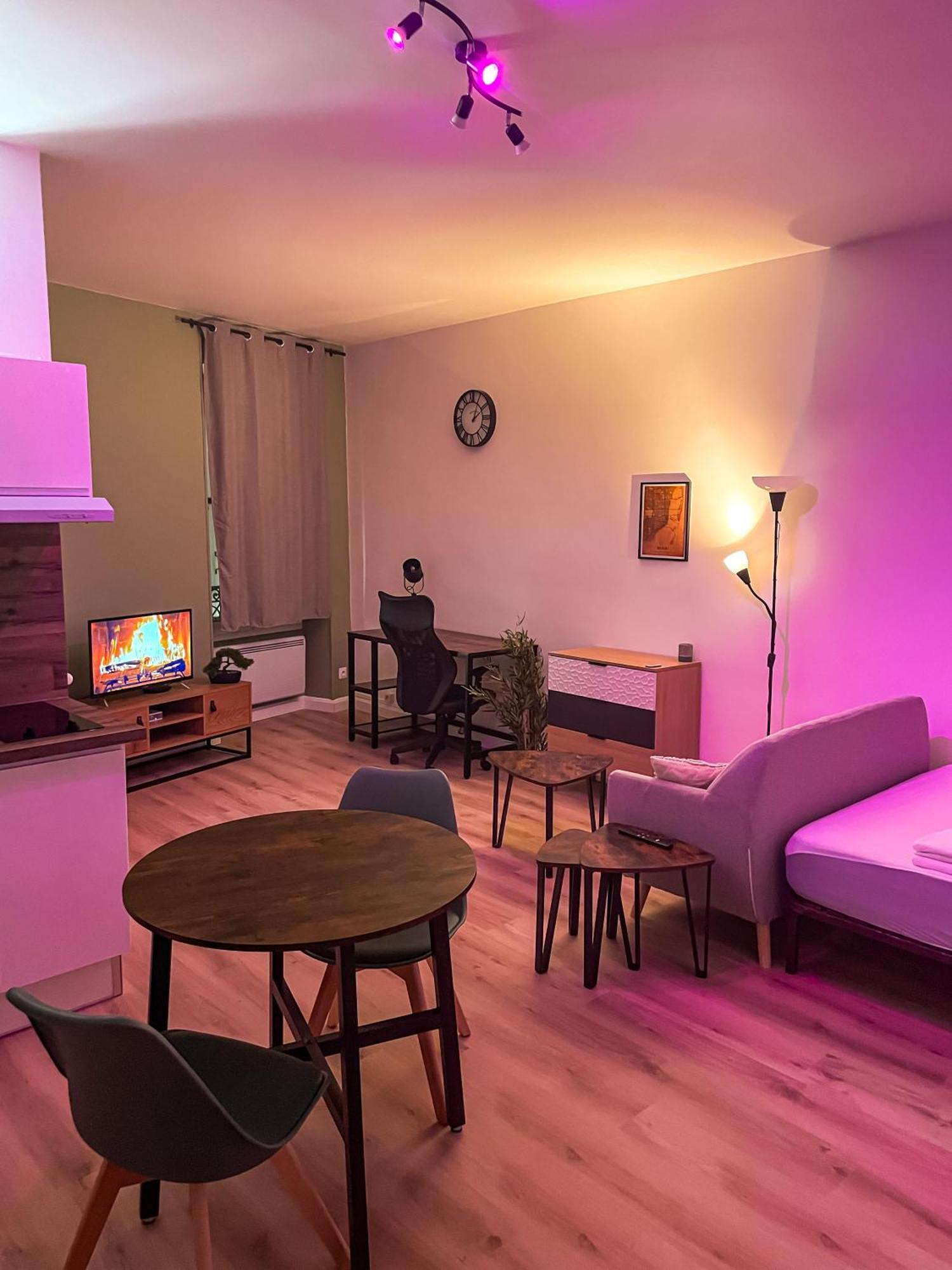 Escapade Ardechoise - Parking Gratuit - Chateau A 2 Pas Aubenas Ngoại thất bức ảnh