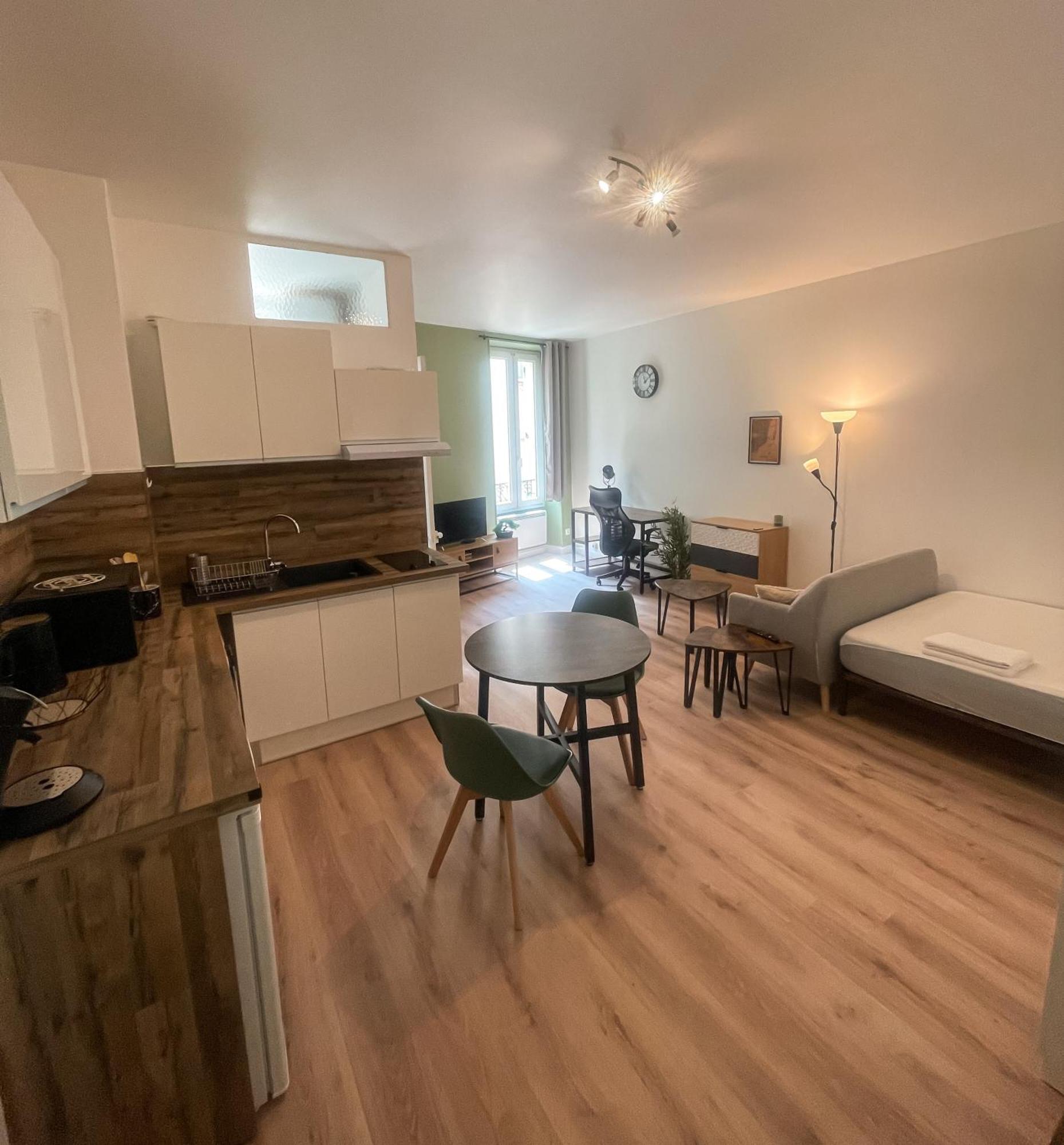 Escapade Ardechoise - Parking Gratuit - Chateau A 2 Pas Aubenas Ngoại thất bức ảnh